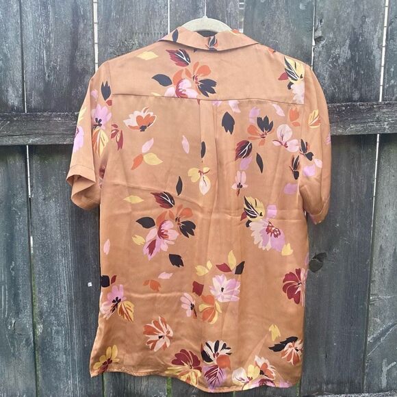 DR2 Gold Satin Floral Button Down Shirt NWT | M - Picture 5 of 5